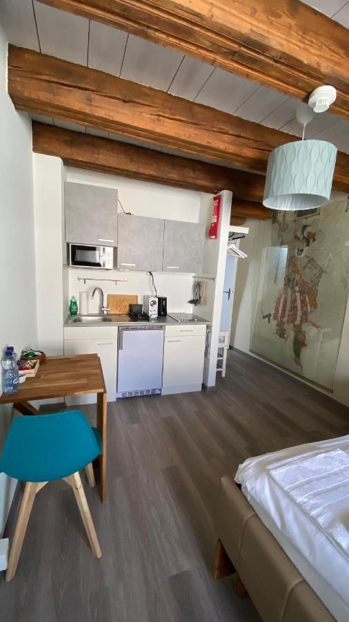 Aux Chambres Du Banneret Neuchatel Exterior photo